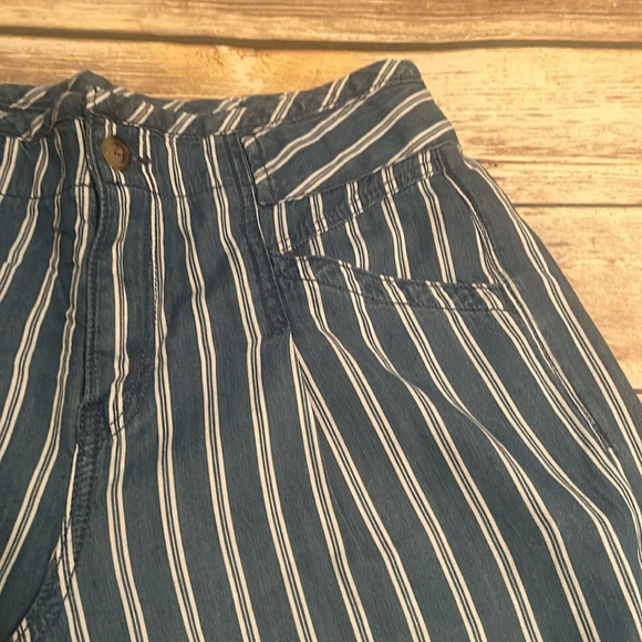 American Eagle Blue and White Striped Pants. Size 4 - Picture 3 of 4